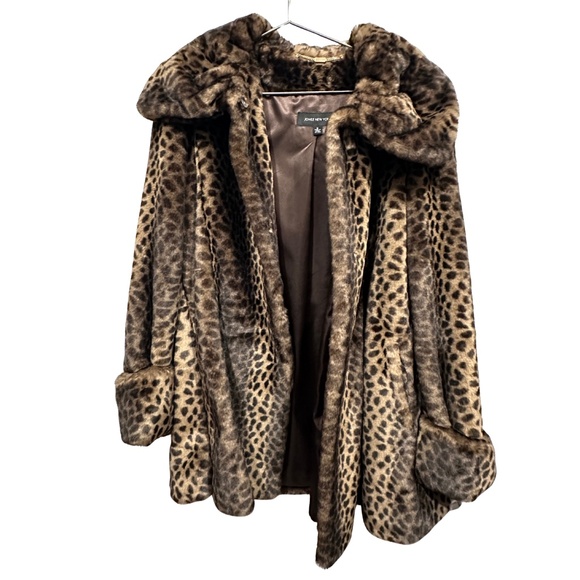 Vintage Faux Fur Animal Leopard Print Coat – Luxe & Posh - Medium - Picture 2 of 7